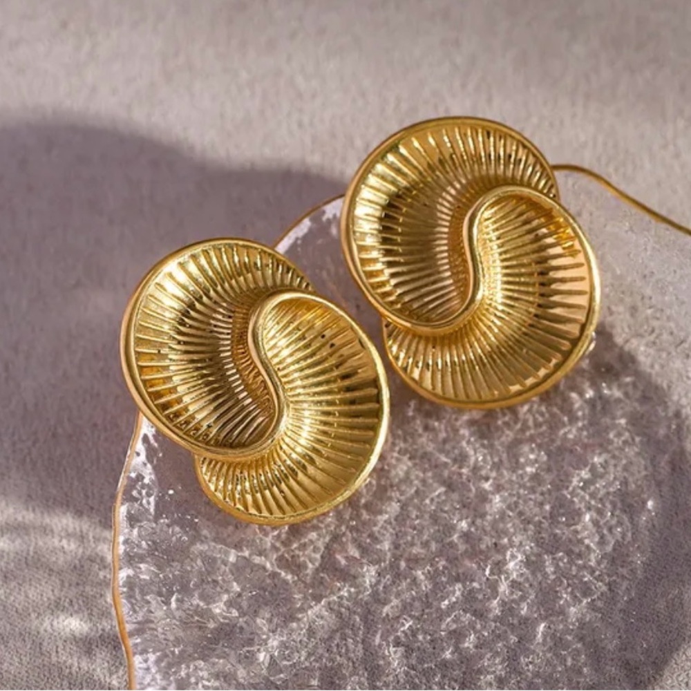 Elegant Gold Spiral Earrings